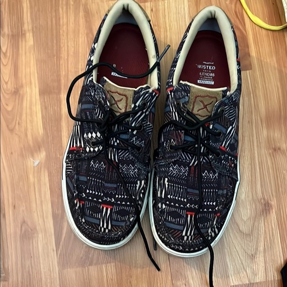 Twisted X Print Aztec Patterned Sneakers - Black and Red Size 8 - Picture 1 of 7